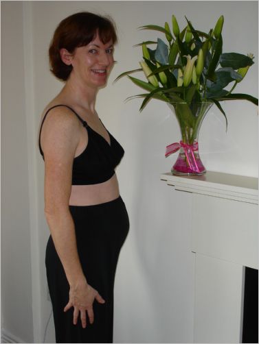 14 Oct 2004 - Week 20. Look at my ikkle bump and my big maternity bra!