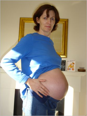 7 Feb 2005 - Week 37. Pale, tired and feeling oh so pregnant now!