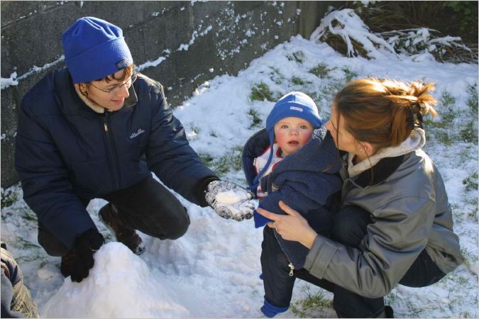 Jordan awakened from a cozy nap and visited us in the garden. It was his first time to see snow