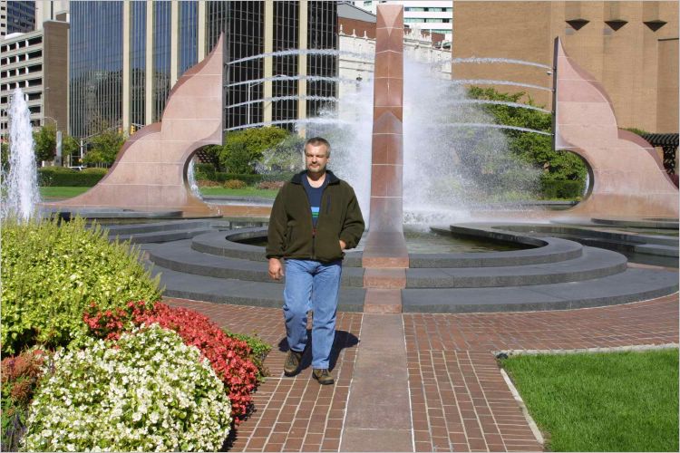 Indianapolis has many wonderful fountains. Stuart enjoyed a look at this one. 