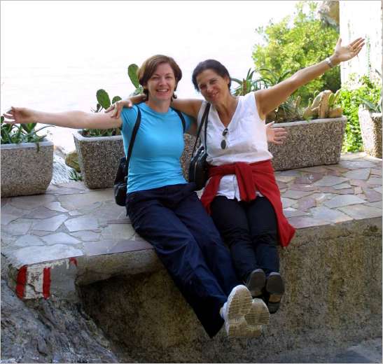 Imelda and Elda being silly girls. 