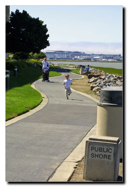 Gavin suddenly escaped Lala and Rylie by San Fran Bay