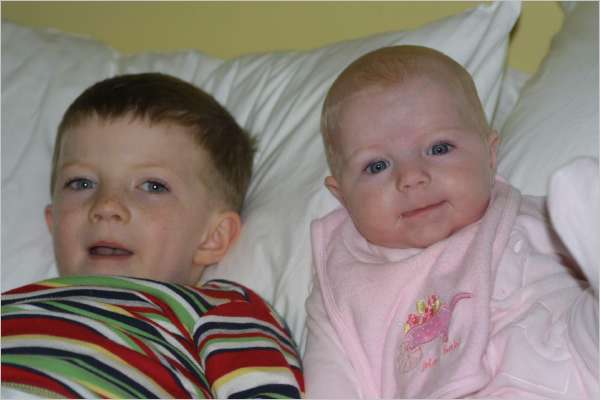 Big Bro and ikkle sis