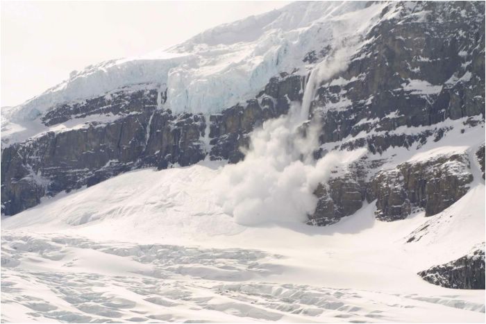 Columbia Icefield. Glacier move!